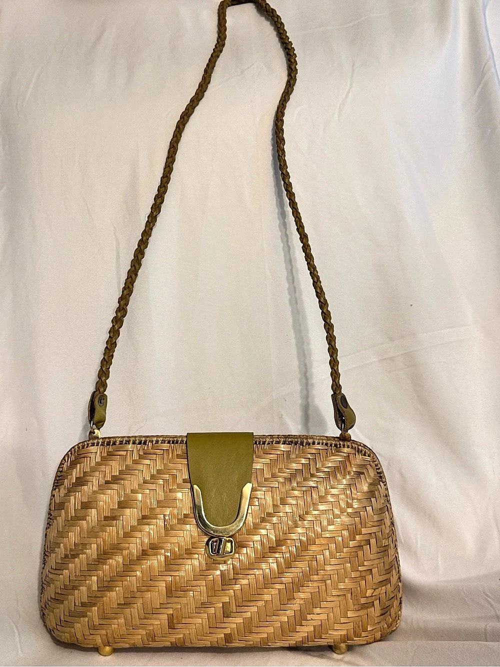 Vintage Woven Shoulder Bag in Brown